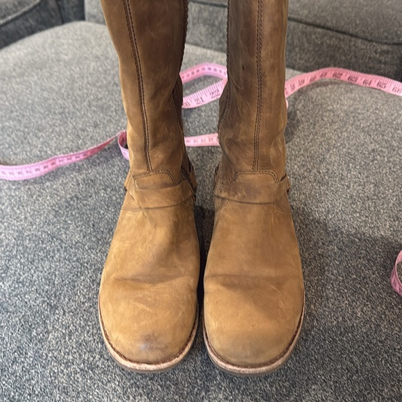 NWOT Teva boots size 6
